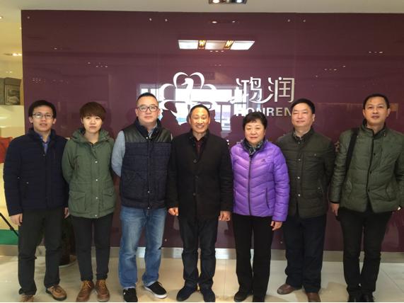 中國羽絨工業(yè)協(xié)會(huì)姚小蔓理事長、京東商城服飾家居事業(yè)部周總一行到鴻潤考察指導(dǎo)