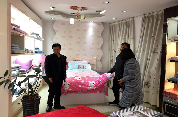 徽商銀行吳學(xué)民董事長、安慶分行洪少平行長一行蒞臨鴻潤公司視察指導(dǎo)